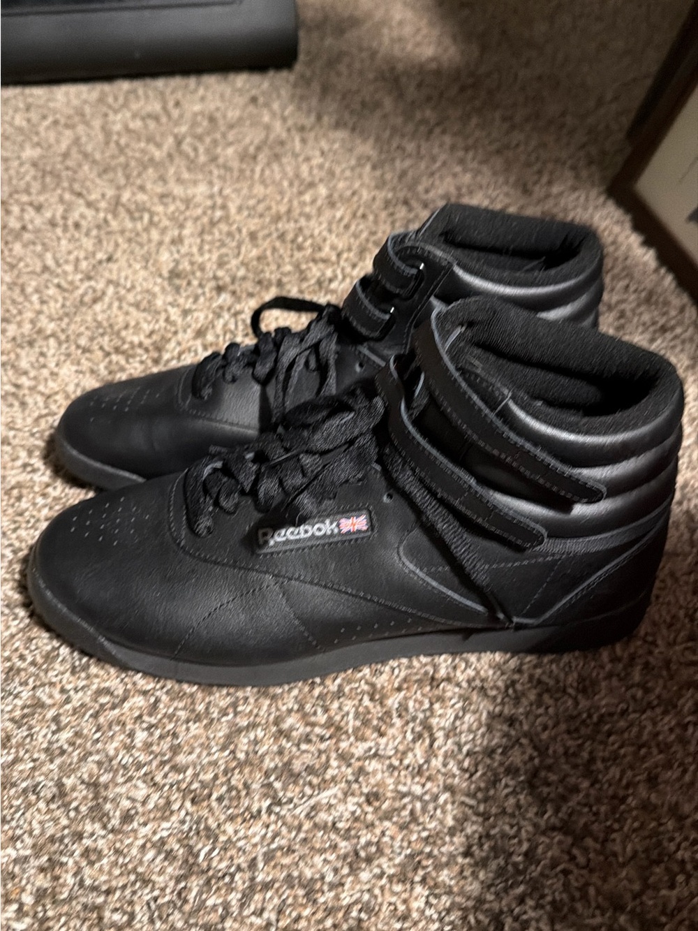 Reebok women's freestyle black High-Top Sneakers with Dual Straps 9 1/2 - Picture 2 of 3
